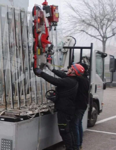 Sostituzione di vetrate con la ventosa KAPPEL DSKEB2 (750 kg)